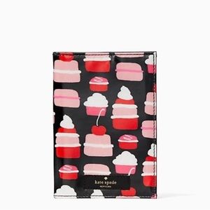 Kate Spade NWT “Daycation” Pastries Passport Case